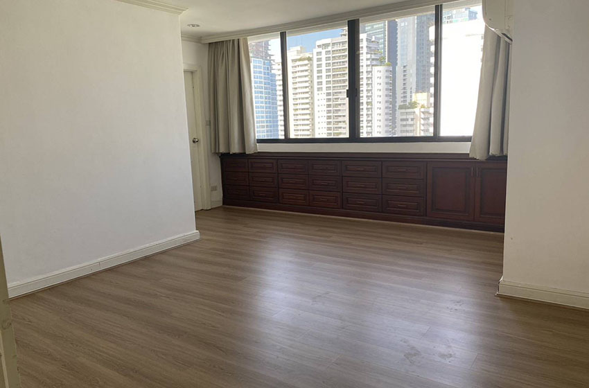Townhouse in Srinakarin 